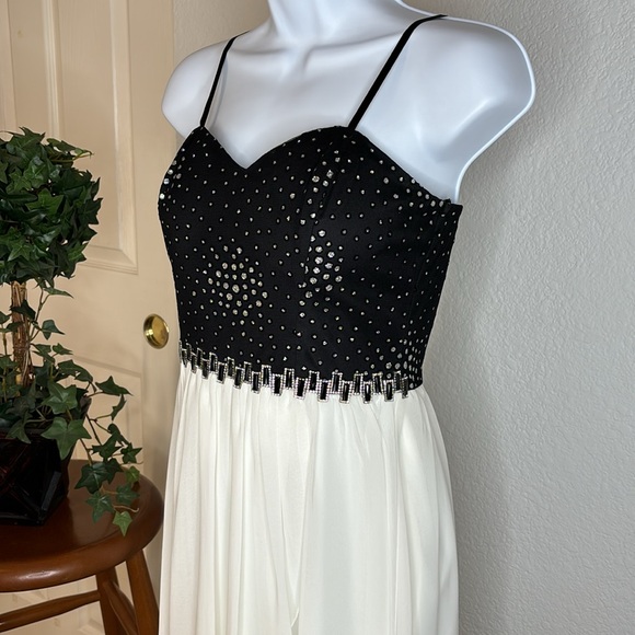 City Triangles Homecoming Prom Dress | Blk/Wht | Size 5 - Picture 7 of 14